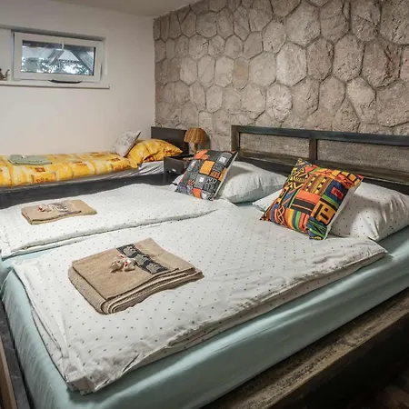 Riverside Forest & شقة