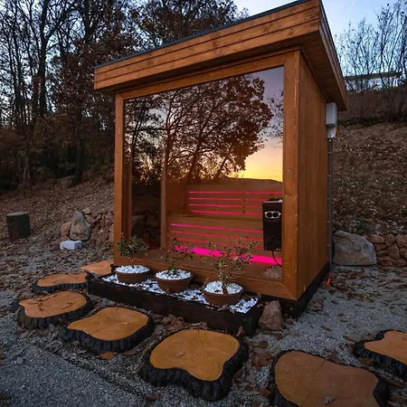 Riverside Forest & شقة