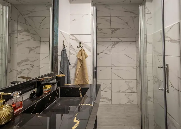 Riverside Forest & * Chl'aba