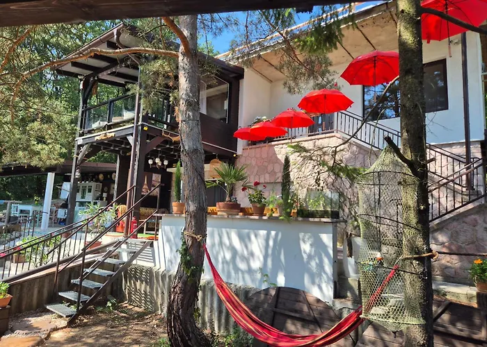 Daire Riverside Forest & Chl'aba