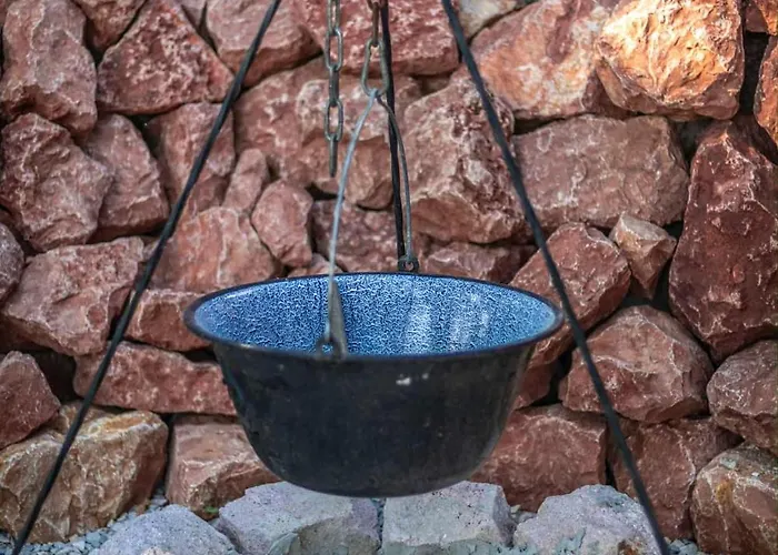 Riverside Forest & Daire *