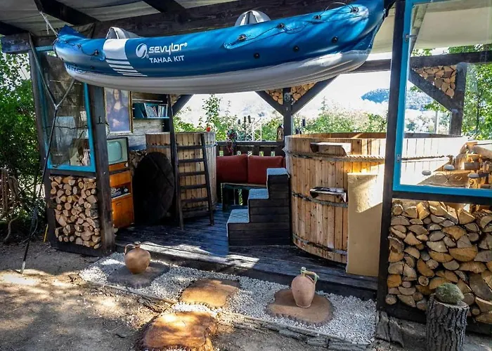 Riverside Forest & شقة