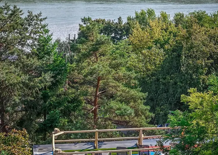 Riverside Forest & Daire *